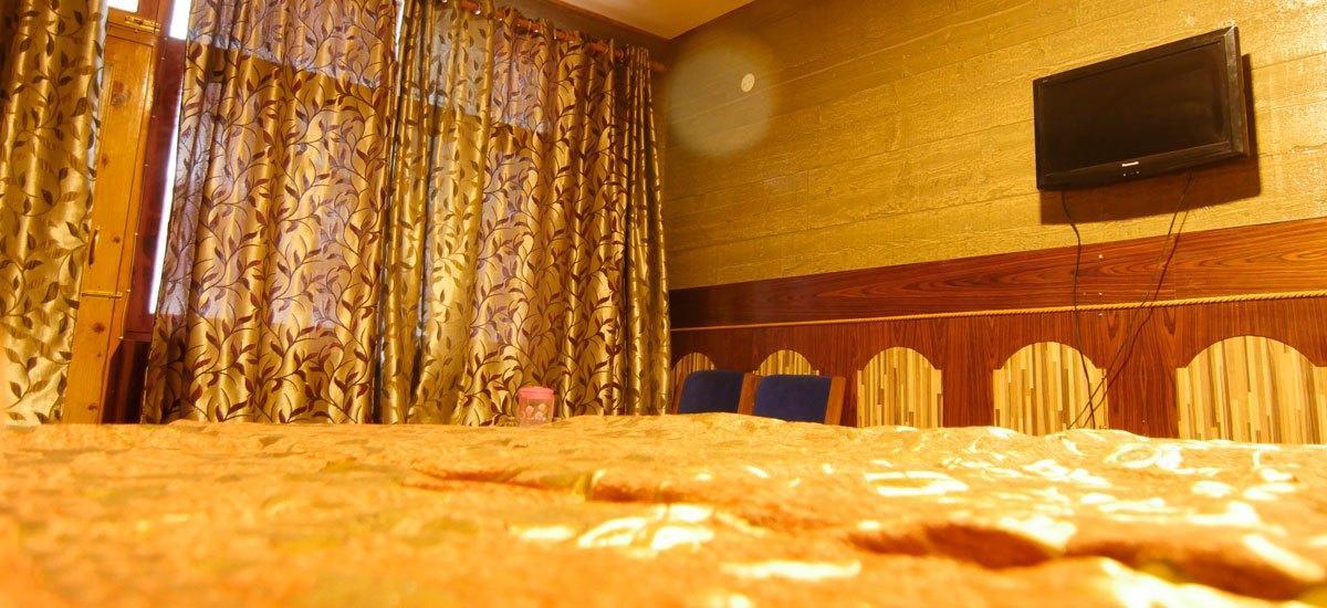 Hotel Tashila Манали Экстерьер фото